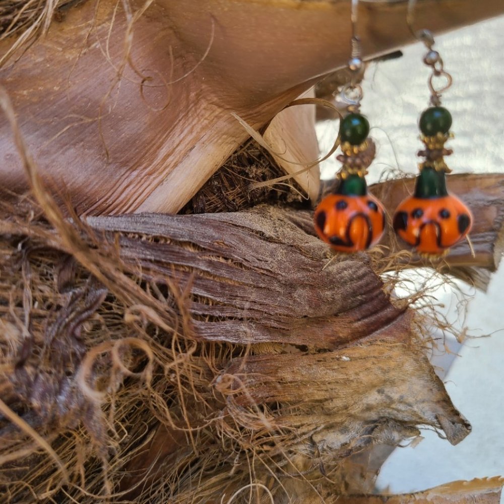 🌟Pumpkin earrings with Green Glass🌟